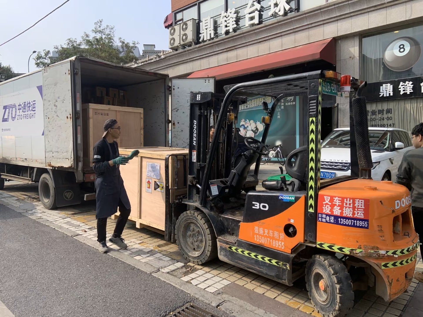 高效便捷的一站式服務(wù) 大連叉車(chē)租賃與設(shè)備搬運(yùn)裝卸，兼論專(zhuān)業(yè)保潔服務(wù)